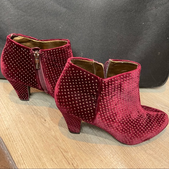 Velvet Burgandy’s ankle boots - Picture 4 of 6